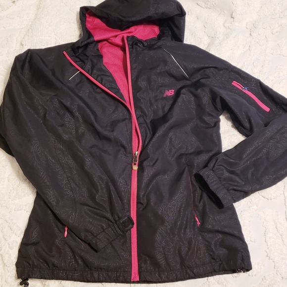 new balance windbreaker womens